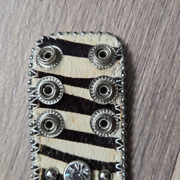 Faux Hide Cuff - Picture 3 of 7